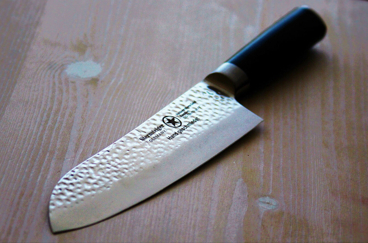 Sternsteiger | handgehämmertes Santokumesser