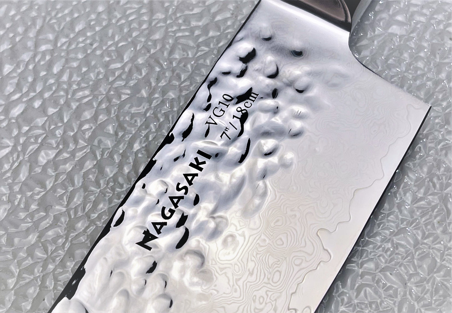 Nagasaki Cuchillo Santoku martillado a mano